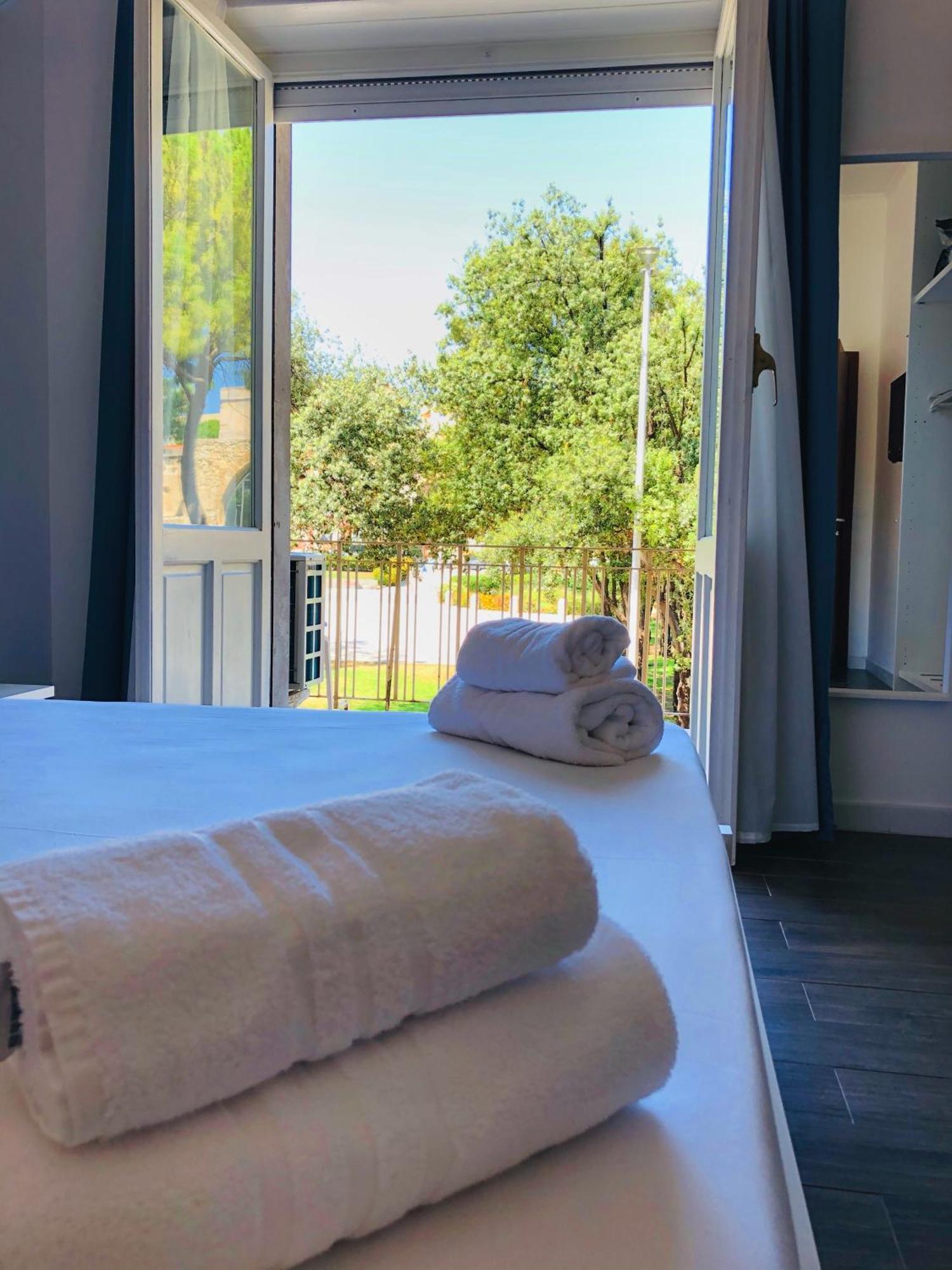 Banus Rooms Кальяри Экстерьер фото